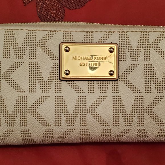 Michael Kors Designer Tan Zip Around Clutch Wallet - Picture 1 of 6